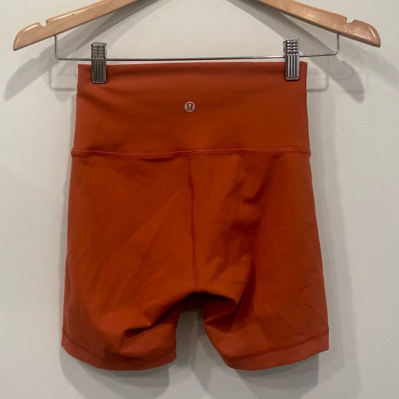 Lululemon Size 4 Shorts - Picture 2 of 3